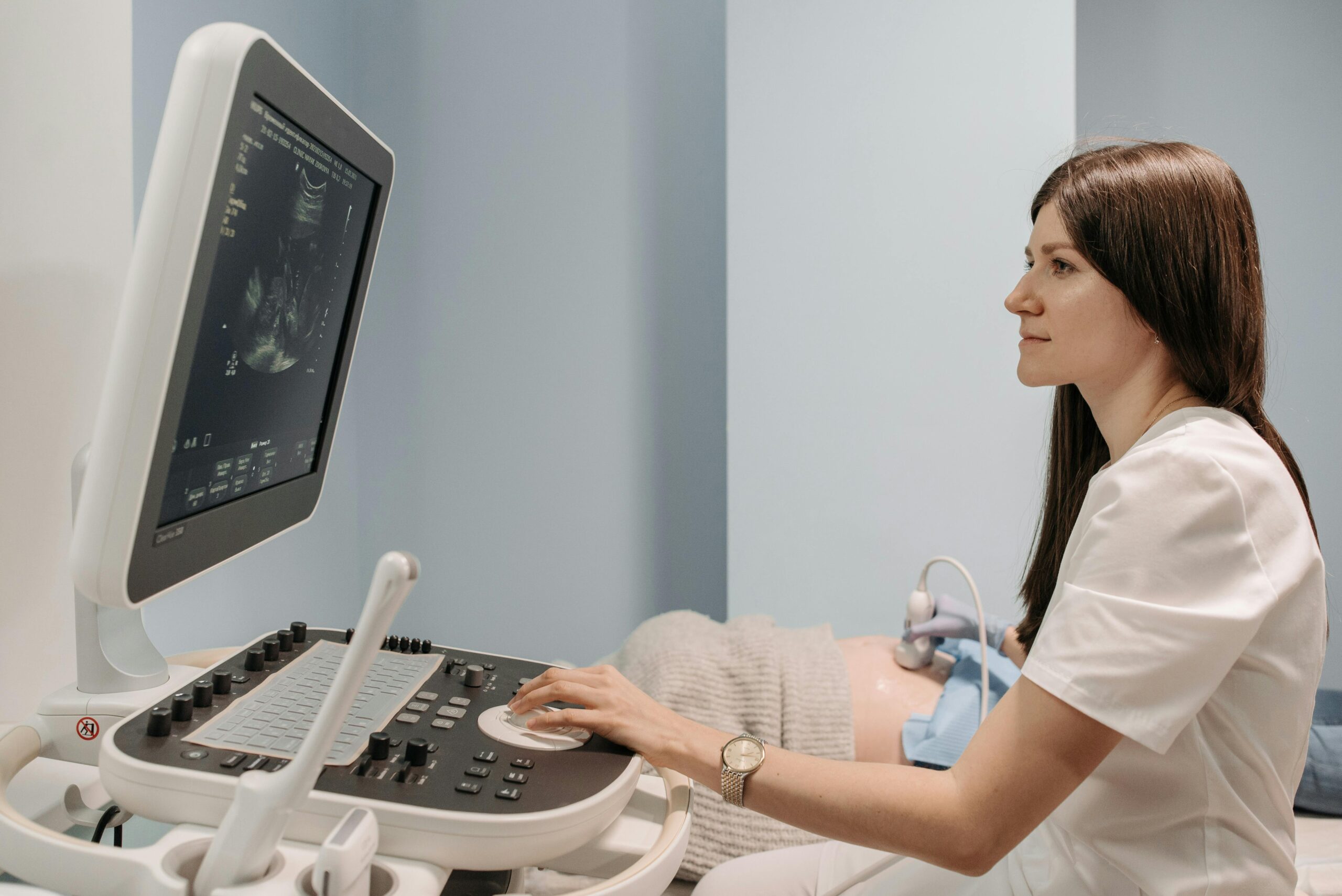 Why Is an Ultrasound Needed for Abdominal Pain? What Doctors Look For